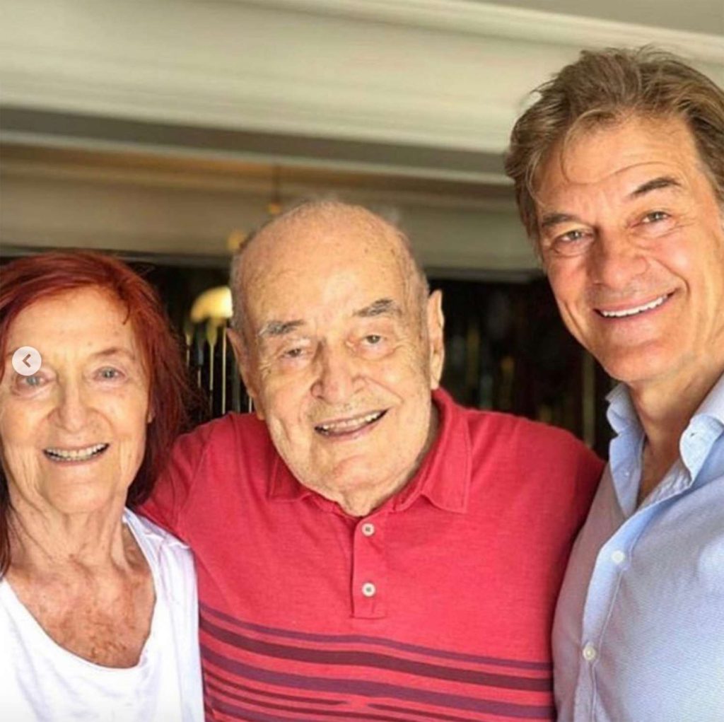 Celebrity doctor Mehmet Oz with his family