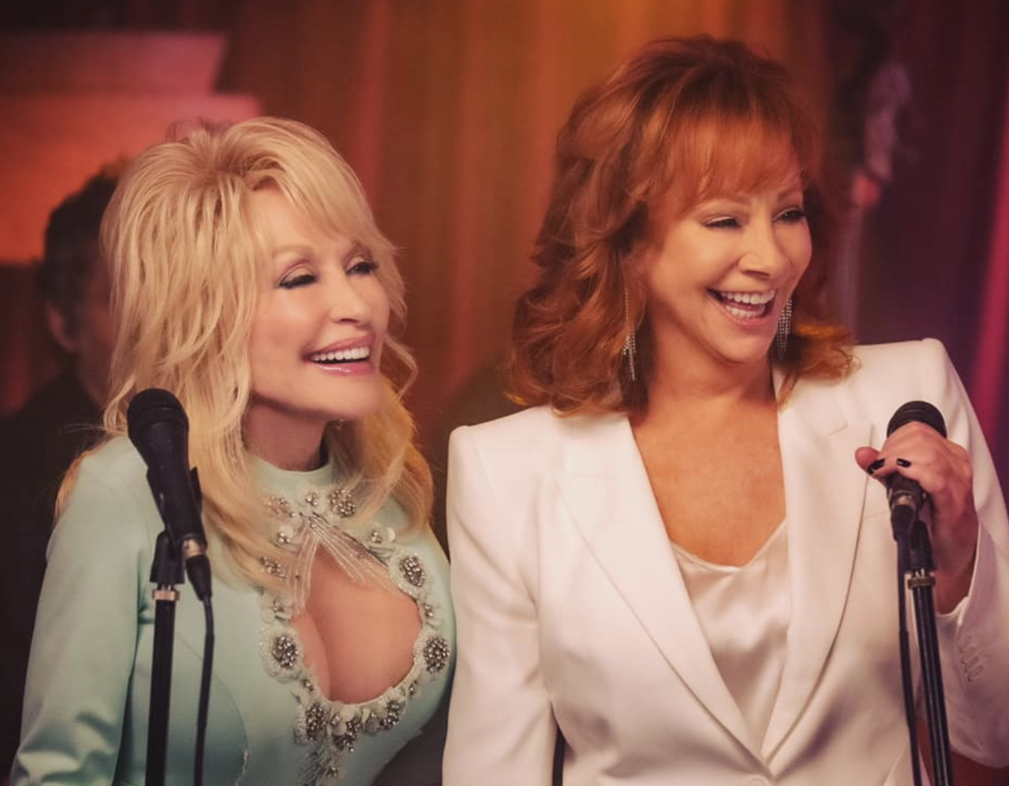 Reba McEntire & Dolly Parton’s Epic Duet: A Legendary First Collaboration on ‘Does He Love You!